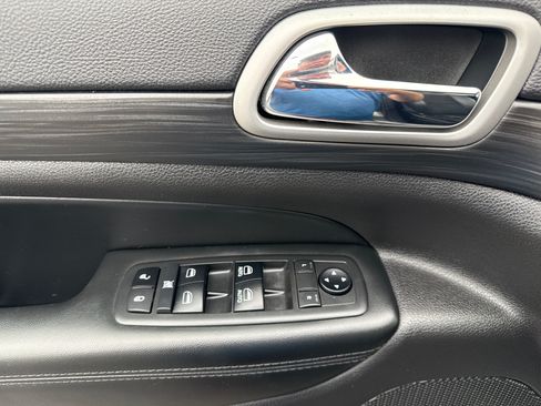 Used 2019 Jeep Grand Cherokee Altitude RWD image 23