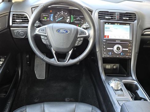 Used 2019 Ford Fusion Titanium FWD image 11