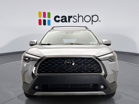 Used 2024 Toyota Corolla Cross XLE w/ Convenience Package image 8