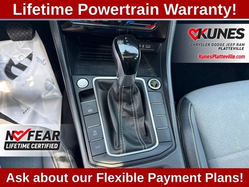 Used 2025 Volkswagen Jetta SE FWD image 24
