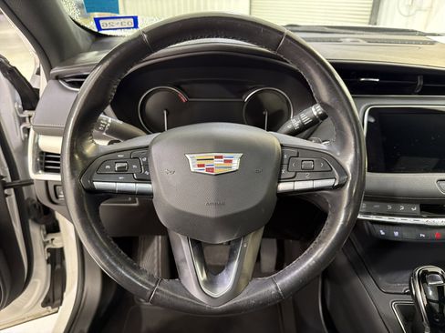 Used 2023 Cadillac XT4 Premium Luxury image 16