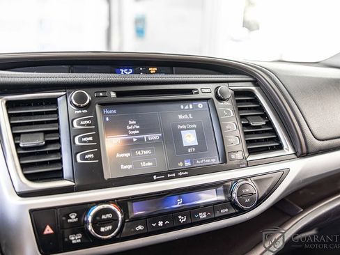 Used 2019 Toyota Highlander XLE AWD/4WD image 28