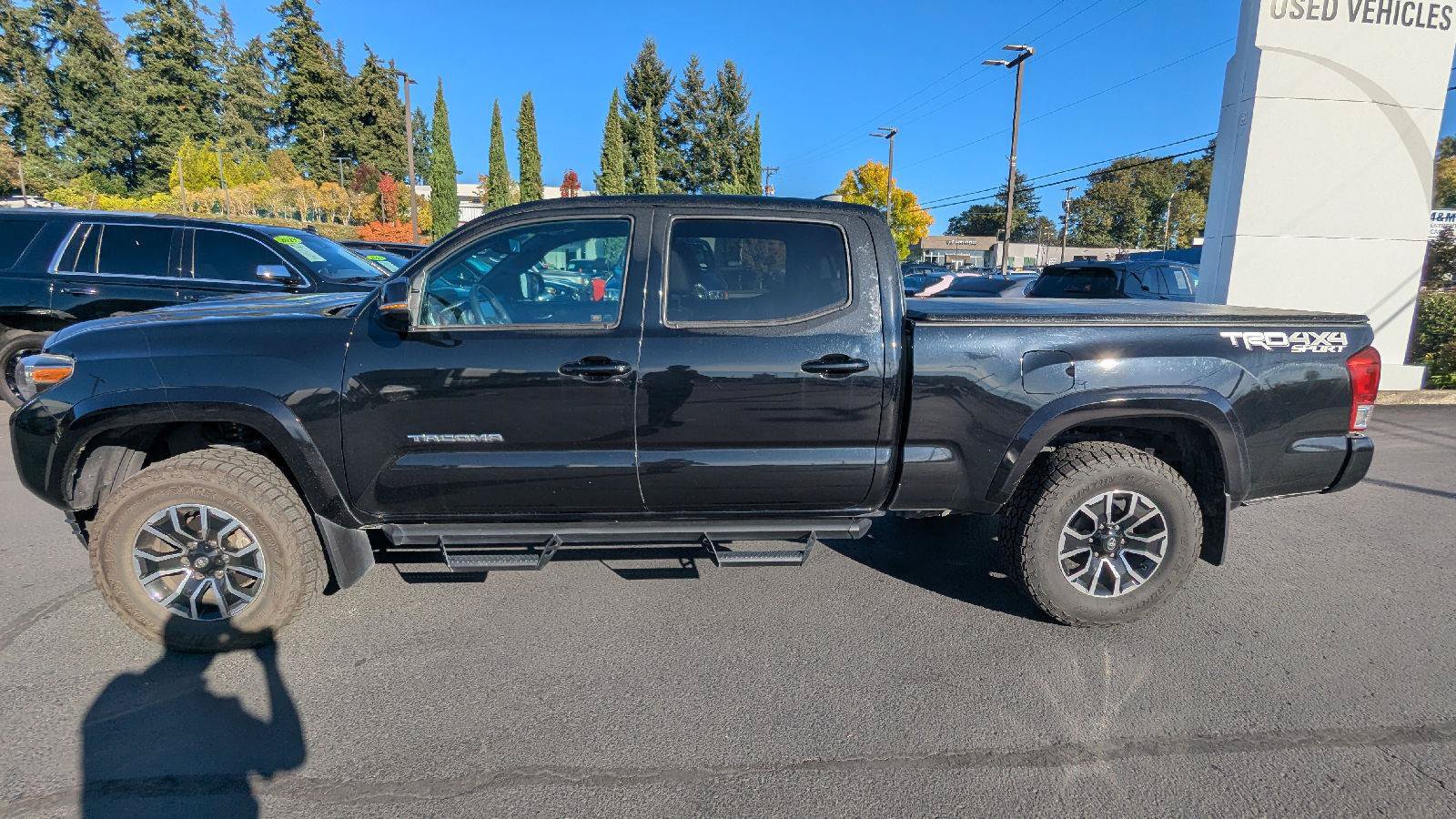 Used 2021 Toyota Tacoma TRD Sport w/ TRD Premium Sport Package AWD/4WD image 6