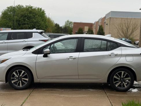 Used 2025 Nissan Versa SV FWD image 4