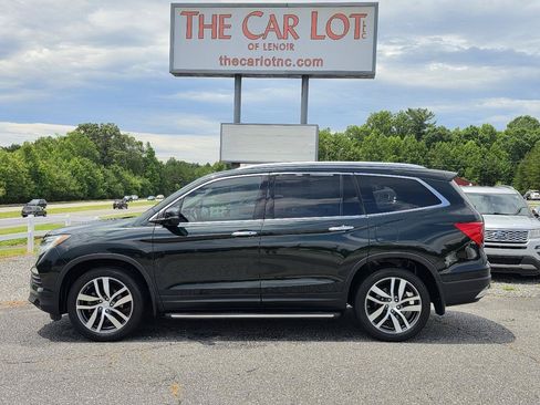Used 2017 Honda Pilot Touring image 2