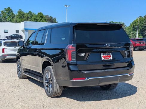 New 2026 Chevrolet Suburban LS w/ LS Custom Edition AWD/4WD image 4