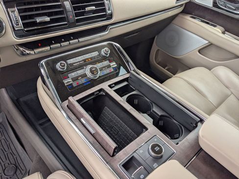 Used 2023 Lincoln Navigator L Reserve AWD/4WD image 19