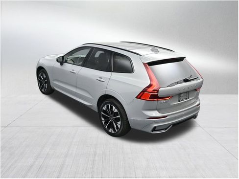 New 2026 Volvo XC60 B5 Plus w/ Protection Package Premier AWD/4WD image 15