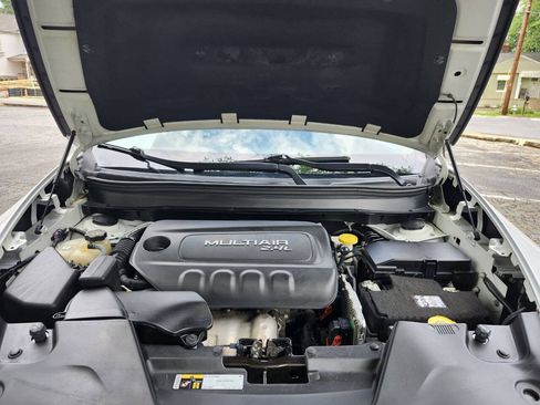 Used 2018 Jeep Cherokee Latitude w/ Mobile Office Group FWD image 19