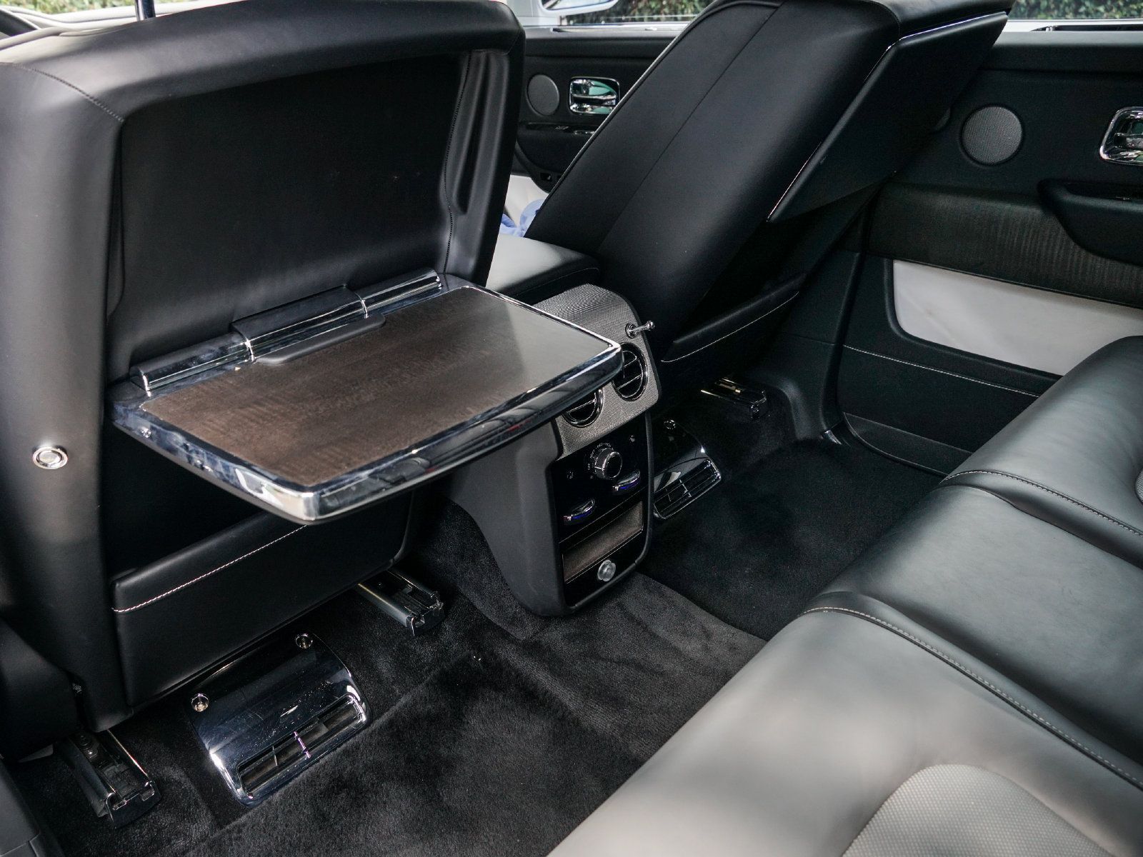 Certified 2024 Rolls-Royce Cullinan AWD/4WD image 25