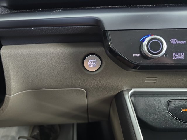 Certified 2025 Kia Carnival FWD image 23