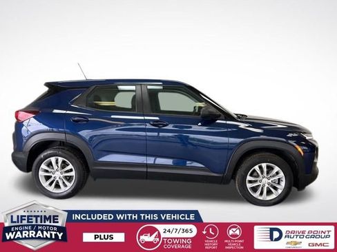 Used 2022 Chevrolet TrailBlazer LS FWD image 2