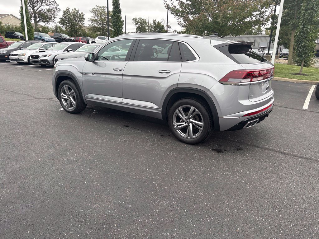 Used 2024 Volkswagen Atlas Cross Sport SEL R-Line AWD/4WD image 6