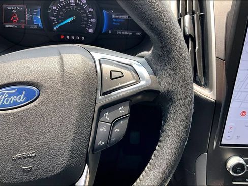 Certified 2021 Ford Edge SEL w/ Convenience Package FWD image 18