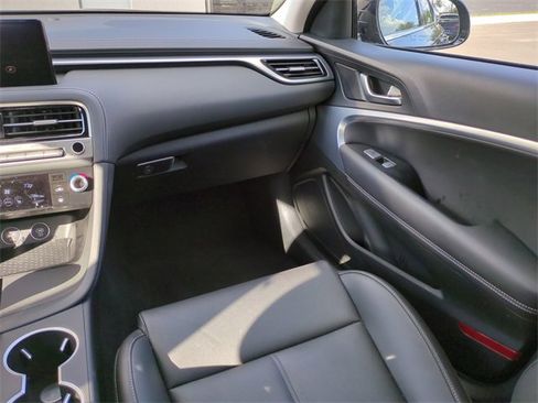 Used 2025 Genesis G70 2.5T image 15