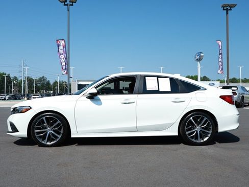 Used 2022 Honda Civic Touring image 9