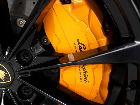 Used 2021 Lamborghini Urus image 18