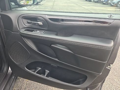 Used 2020 Dodge Grand Caravan SXT w/ Driver Convenience Group FWD image 29