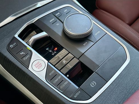 Used 2025 BMW 330i Sedan w/ M Sport Package image 17