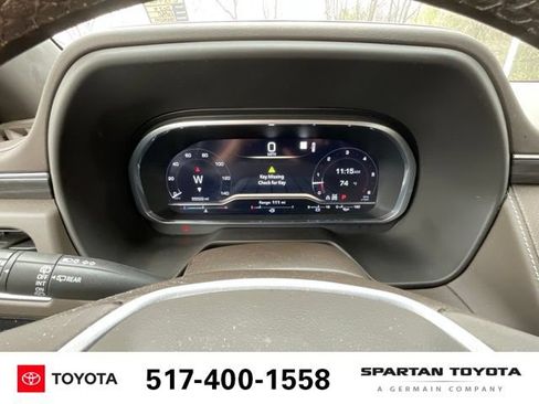 Used 2023 GMC Yukon XL SLT AWD/4WD image 17
