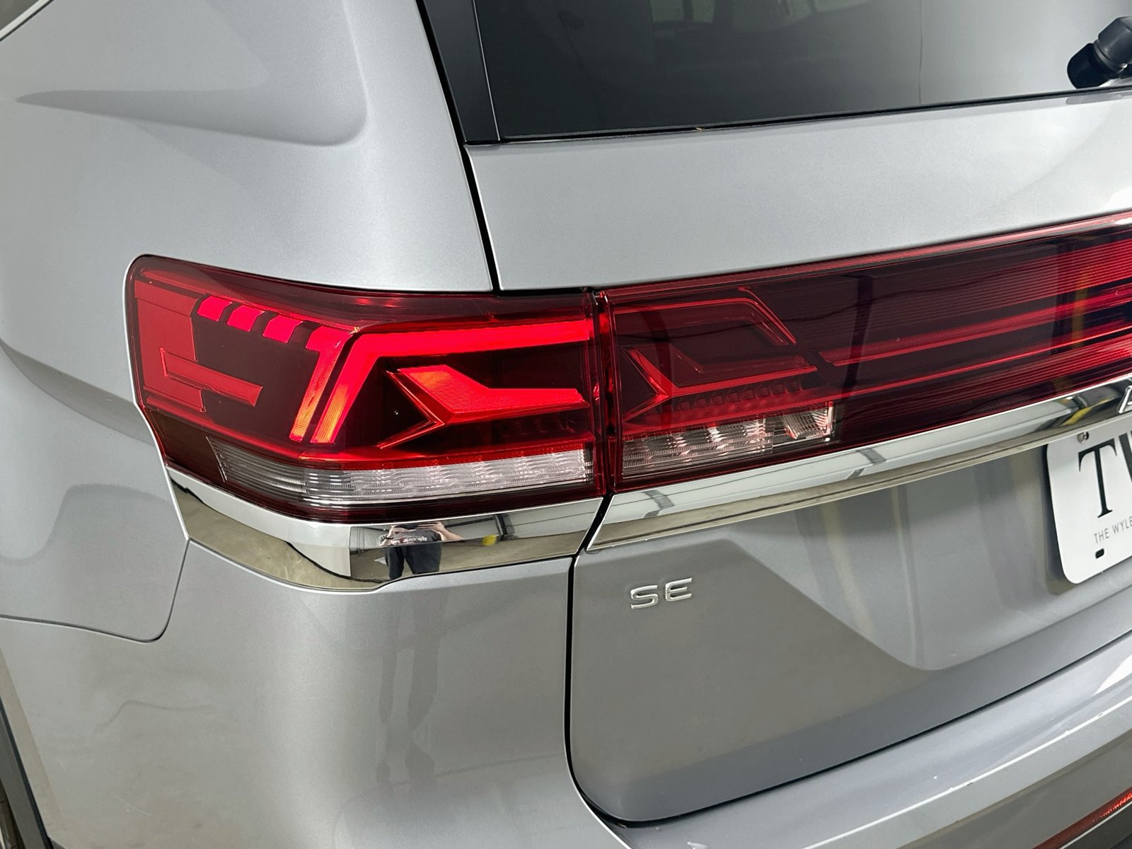 Used 2025 Volkswagen Atlas SE AWD/4WD image 12