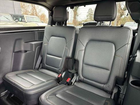 Used 2024 Ford Bronco Badlands image 11