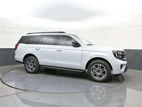 New 2026 Ford Expedition Active RWD image 17