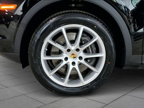 Used 2023 Porsche Cayenne image 10