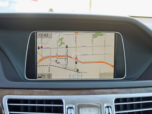 Used 2014 Mercedes-Benz E 350 4MATIC Sedan image 21