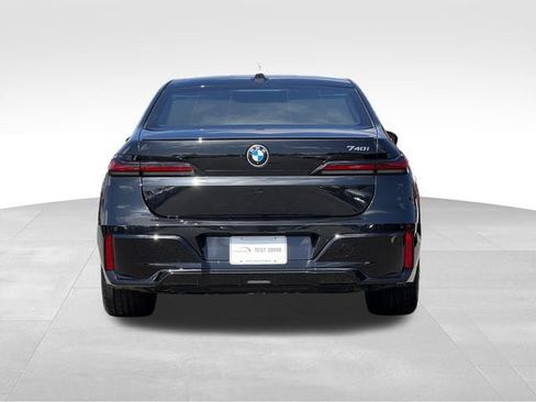 Used 2023 BMW 740i w/ Parking Assistance Package RWD image 4