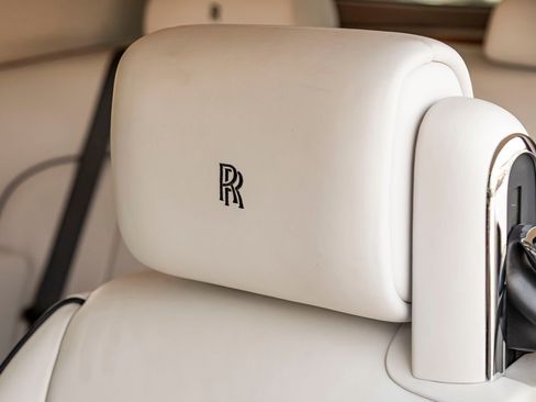 Used 2015 Rolls-Royce Phantom Drophead Coupe image 9