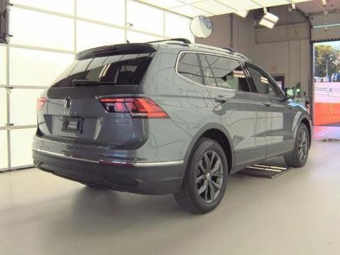 Used 2022 Volkswagen Tiguan SE AWD/4WD image 4