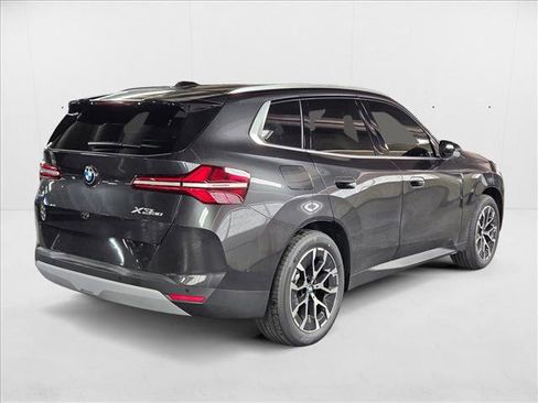 Used 2025 BMW X3 xDrive30i w/ Convenience Package image 2