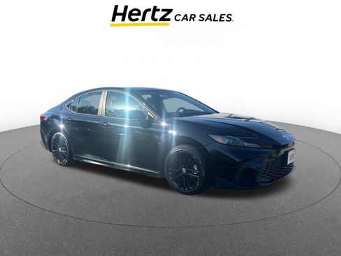 Used 2025 Toyota Camry SE image 1