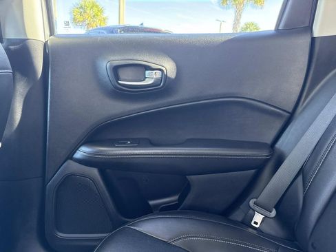 Used 2020 Jeep Compass Latitude image 17