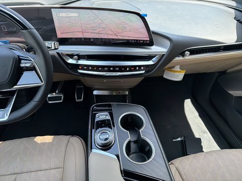 New 2026 Cadillac Lyriq V w/ Exterior Carbon Fiber Package AWD/4WD image 15