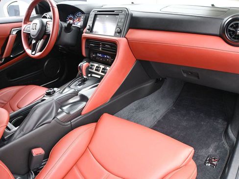 Certified 2024 Nissan GT-R Premium w/ Premium Interior Package AWD/4WD image 23