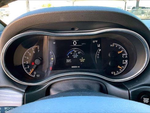 Used 2022 Jeep Grand Cherokee Laredo X RWD image 24