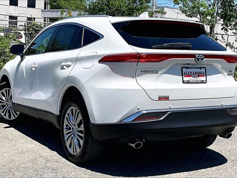 Used 2022 Toyota Venza XLE AWD/4WD image 11