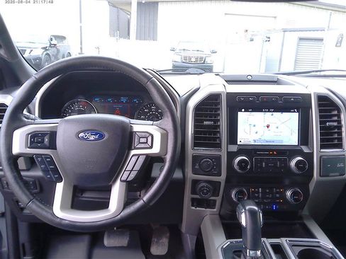 Used 2019 Ford F150 Lariat w/ Equipment Group 502A Luxury AWD/4WD image 11
