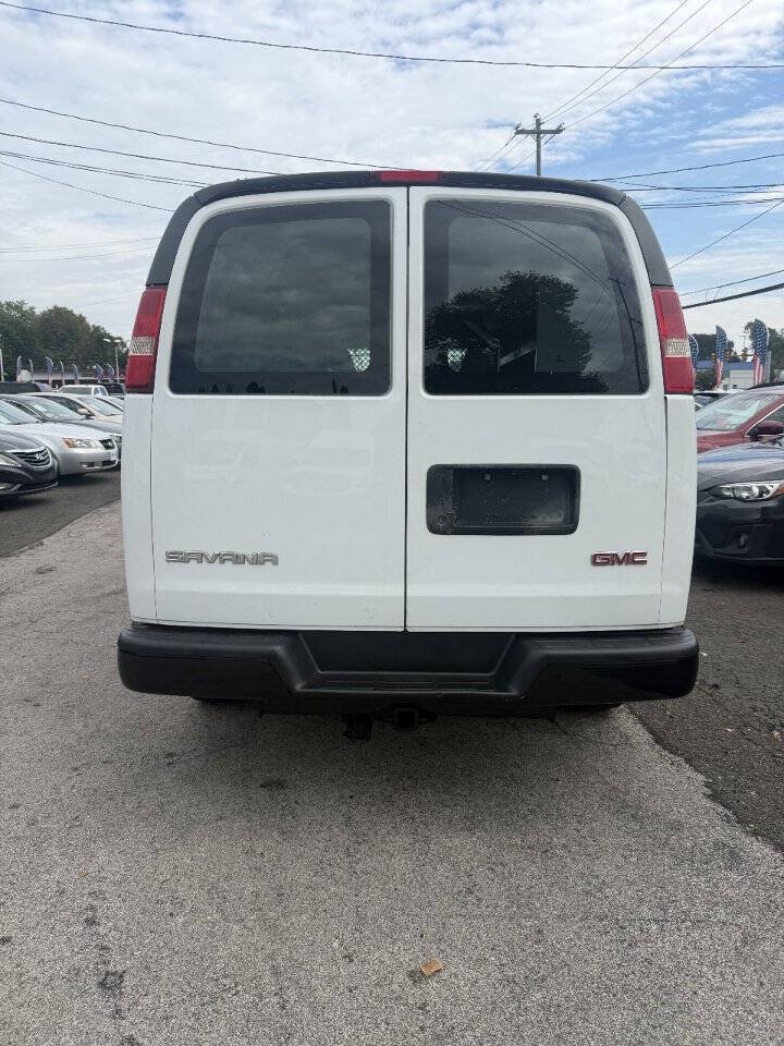 Used 2017 GMC Savana 2500 Extended RWD image 14