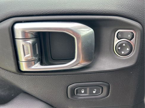 Used 2023 Jeep Wrangler Unlimited Sahara w/ Cold Weather Group AWD/4WD image 24