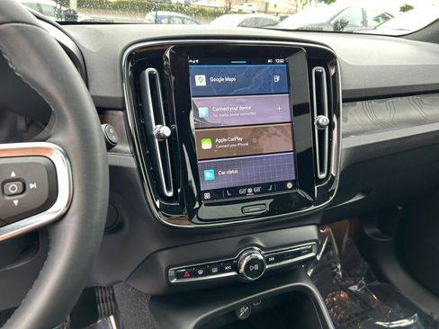 Used 2023 Volvo XC40 Recharge Plus image 30