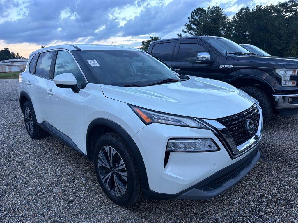 Used 2023 Nissan Rogue SV FWD image 2