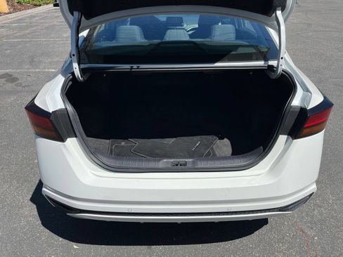 Used 2025 Nissan Altima 2.5 SV FWD image 31
