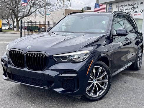 Used 2022 BMW X5 xDrive45e w/ M Sport Package image 3