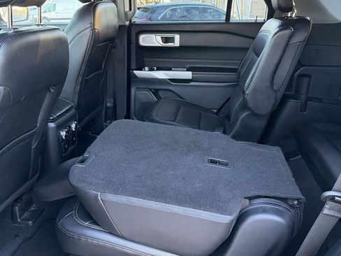 Used 2022 Ford Explorer Limited w/ Limited Technology Package image 10