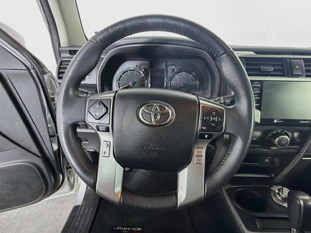 Used 2022 Toyota 4Runner SR5 AWD/4WD image 13
