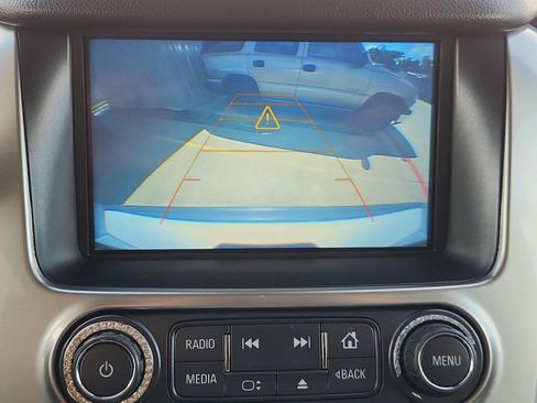 Used 2020 Chevrolet Suburban LT RWD image 18