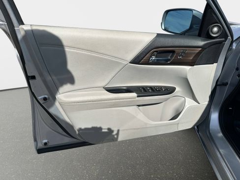 Used 2017 Honda Accord EX-L image 16